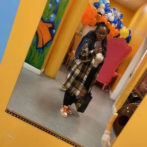 Meet your Posher, Bibi